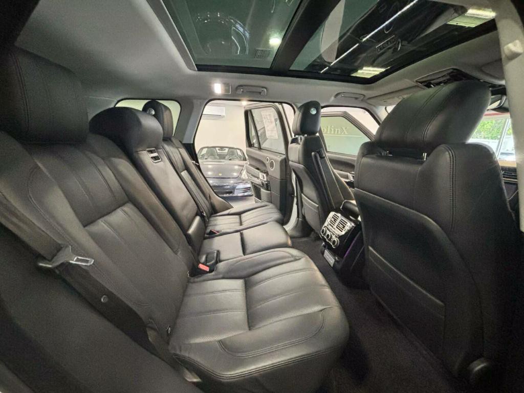 2017 Land Rover Range Rover Image 15