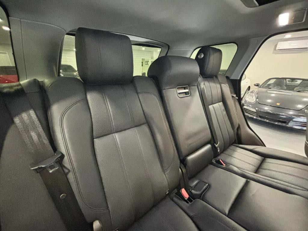 2017 Land Rover Range Rover Image 16