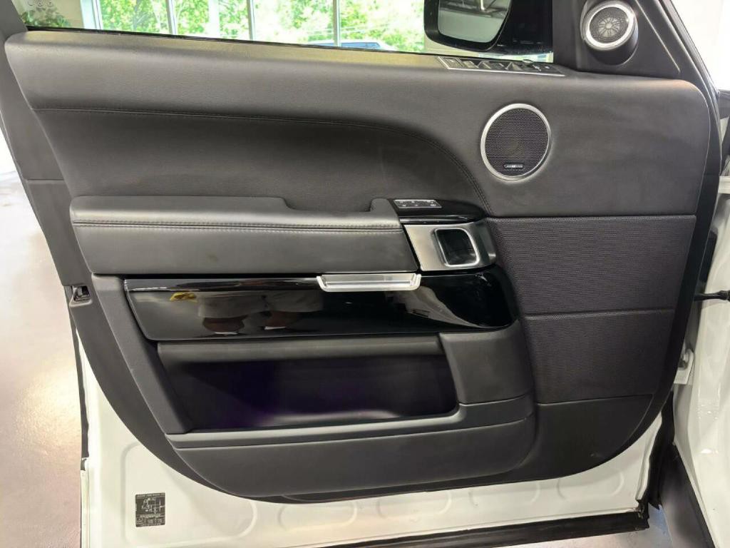 2017 Land Rover Range Rover Image 31