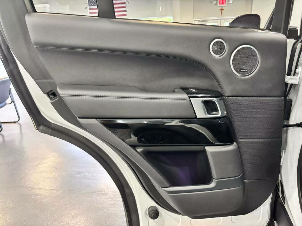 2017 Land Rover Range Rover Image 33