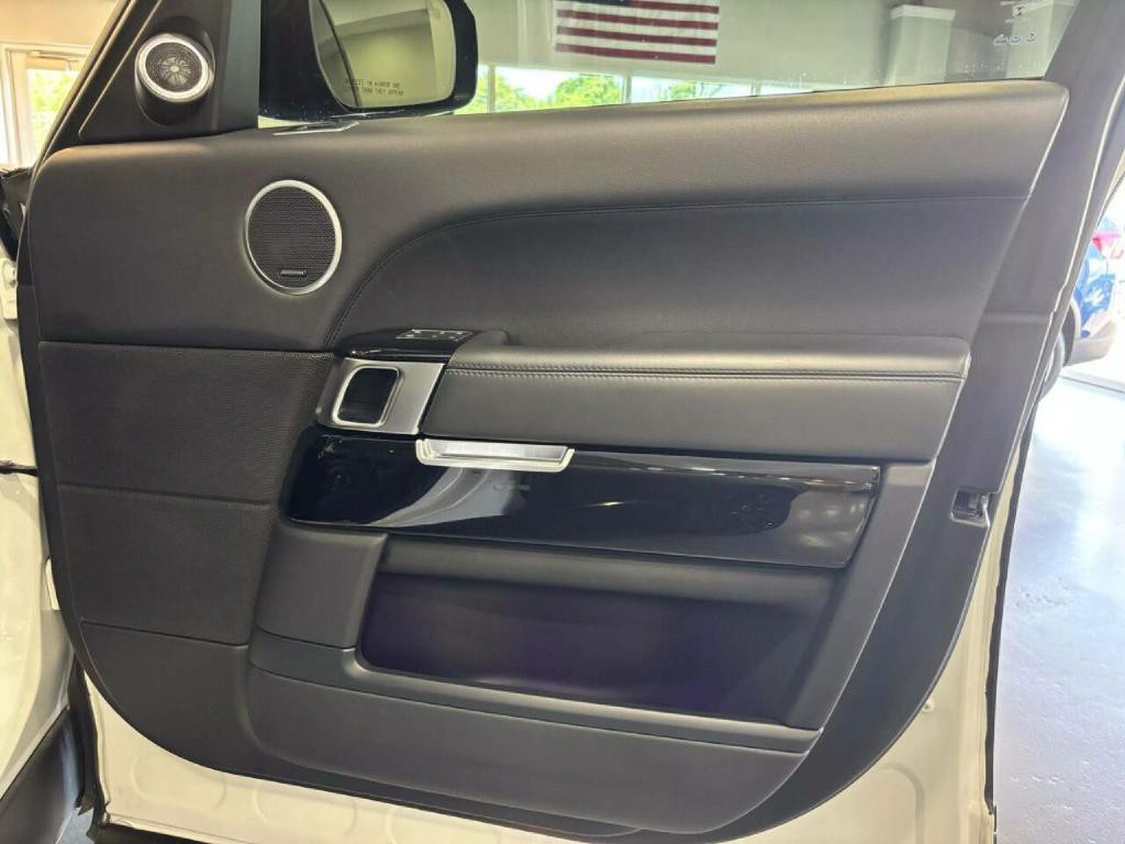 2017 Land Rover Range Rover Image 35