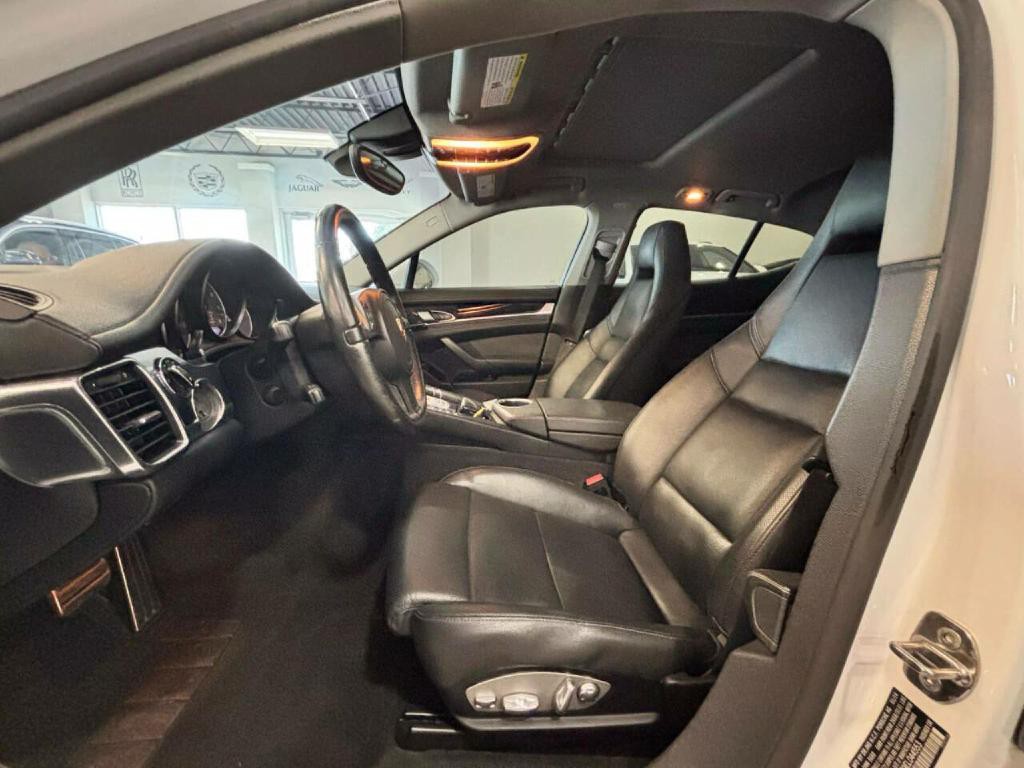 2014 Porsche Panamera Image 9