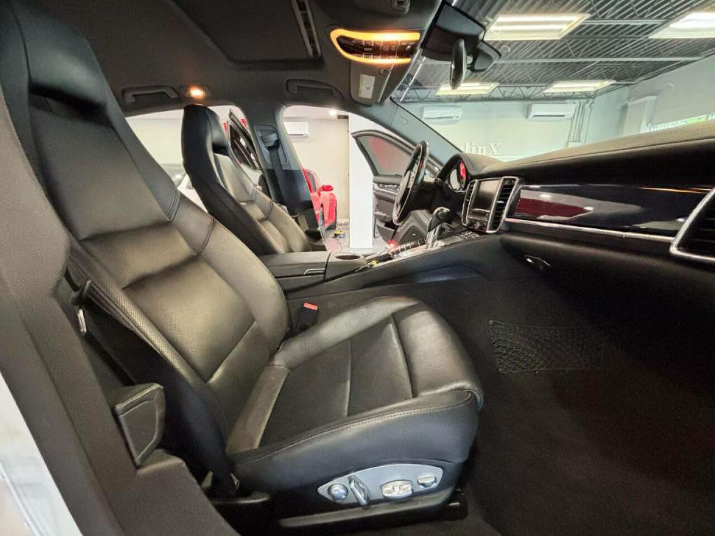 2014 Porsche Panamera Image 18