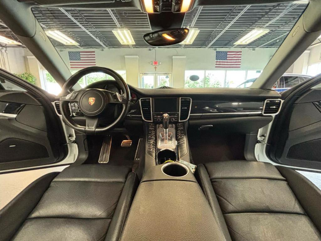 2014 Porsche Panamera Image 21