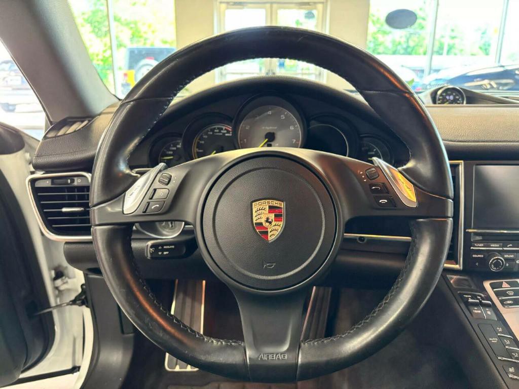 2014 Porsche Panamera Image 22