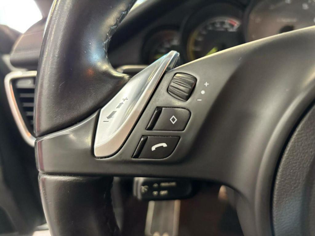 2014 Porsche Panamera Image 23