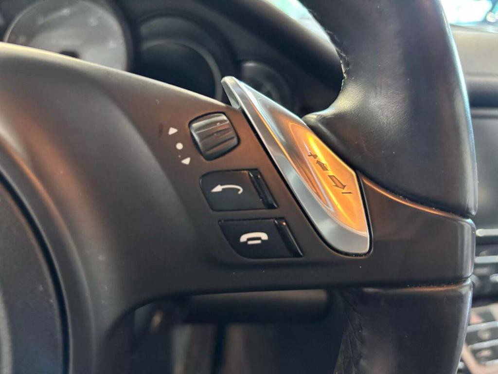 2014 Porsche Panamera Image 24