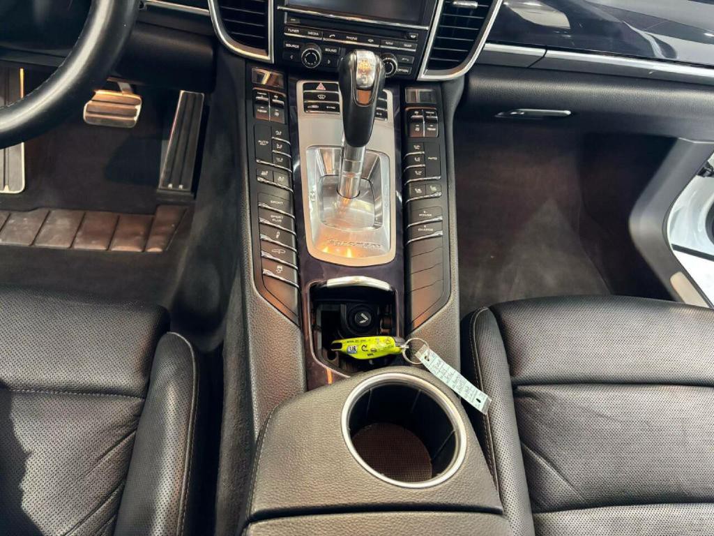 2014 Porsche Panamera Image 25