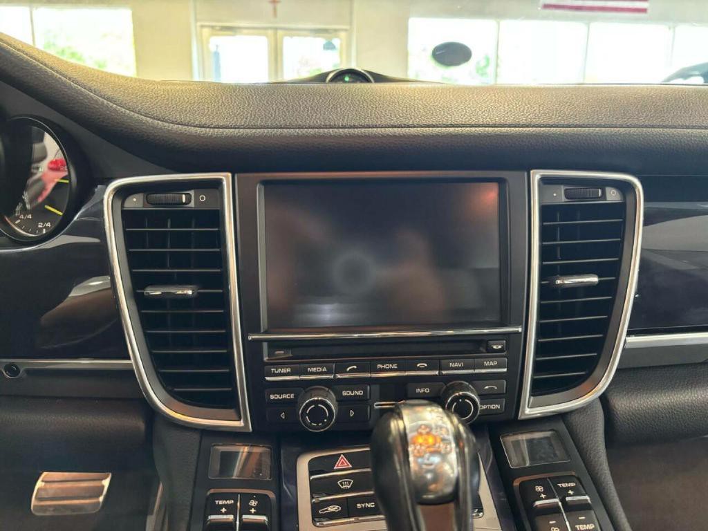 2014 Porsche Panamera Image 26