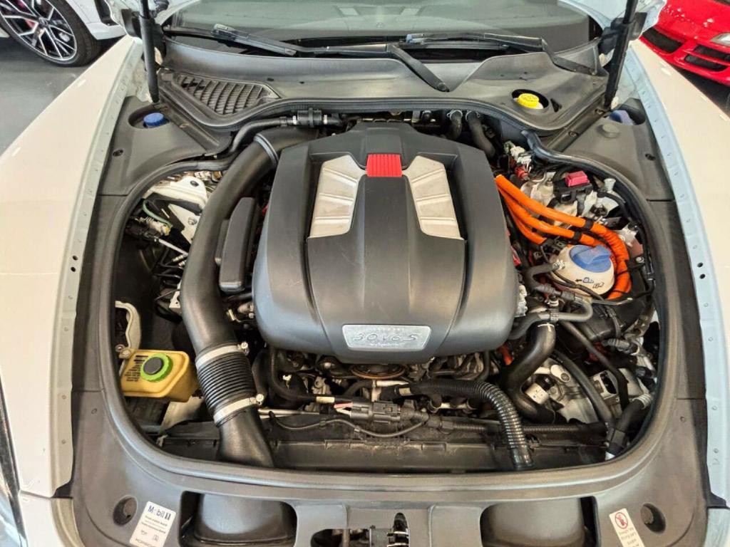 2014 Porsche Panamera Image 39