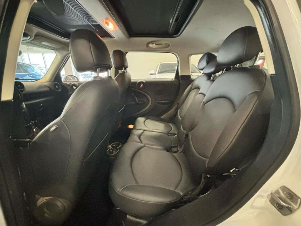2015 MINI Countryman Image 12