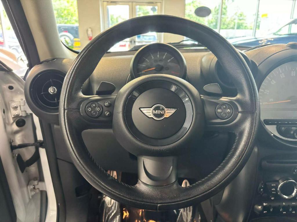 2015 MINI Countryman Image 21