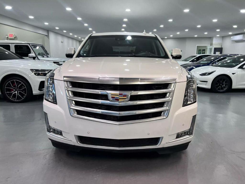 2019 Cadillac Escalade Image 2