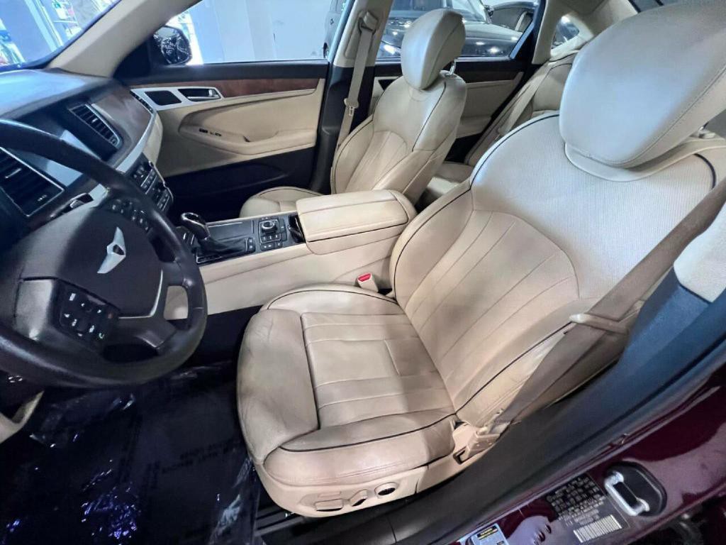 2016 Hyundai Genesis Image 9