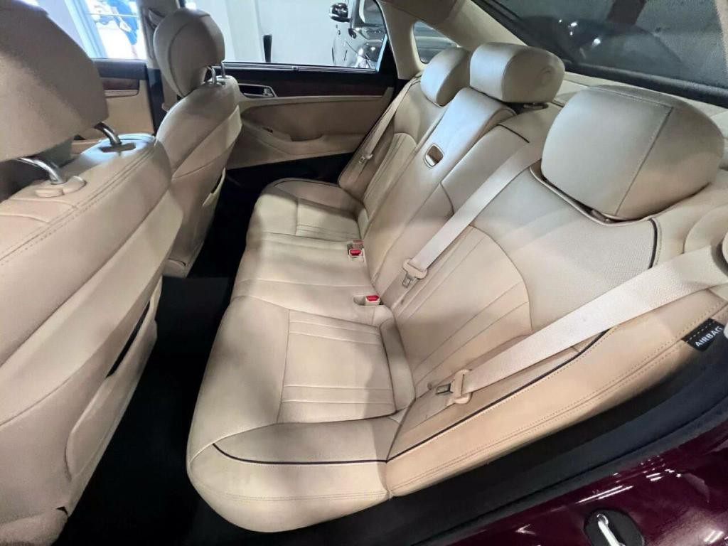 2016 Hyundai Genesis Image 12