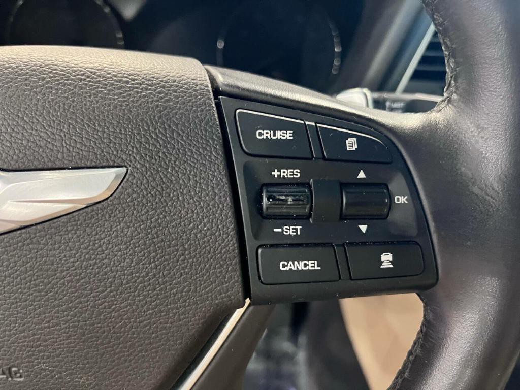 2016 Hyundai Genesis Image 16