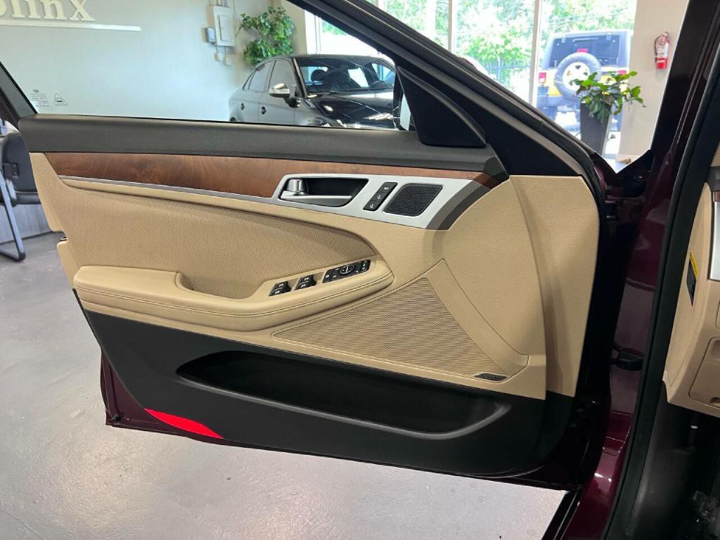 2016 Hyundai Genesis Image 20
