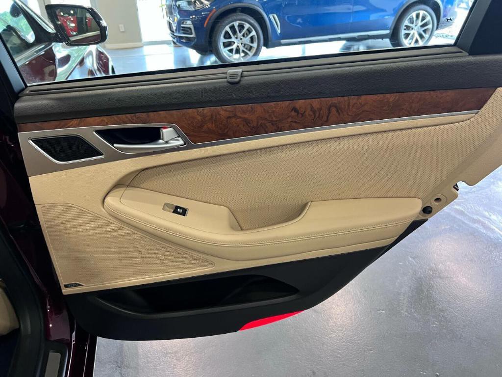 2016 Hyundai Genesis Image 22
