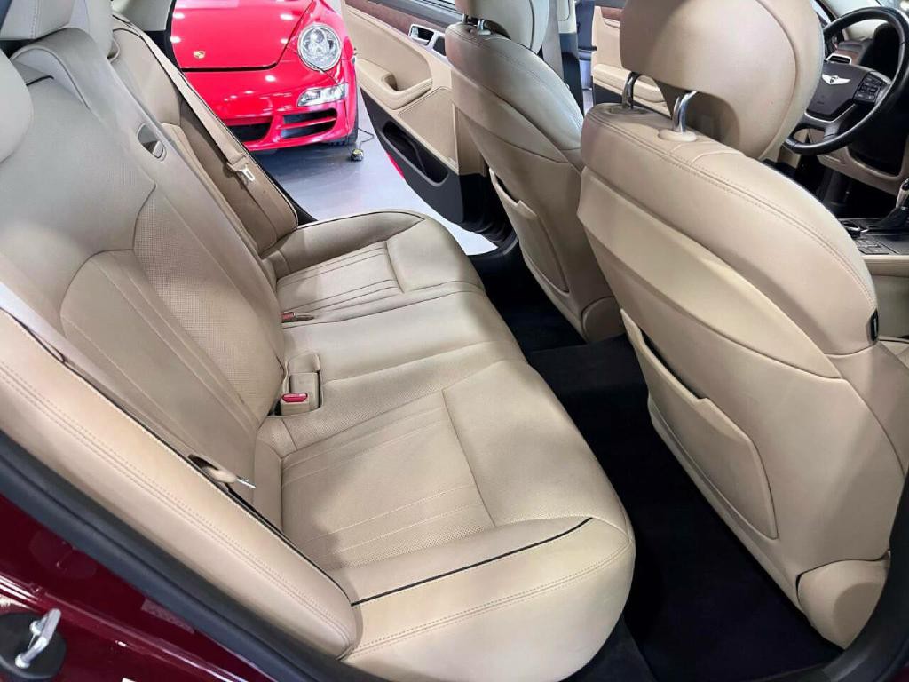 2016 Hyundai Genesis Image 25