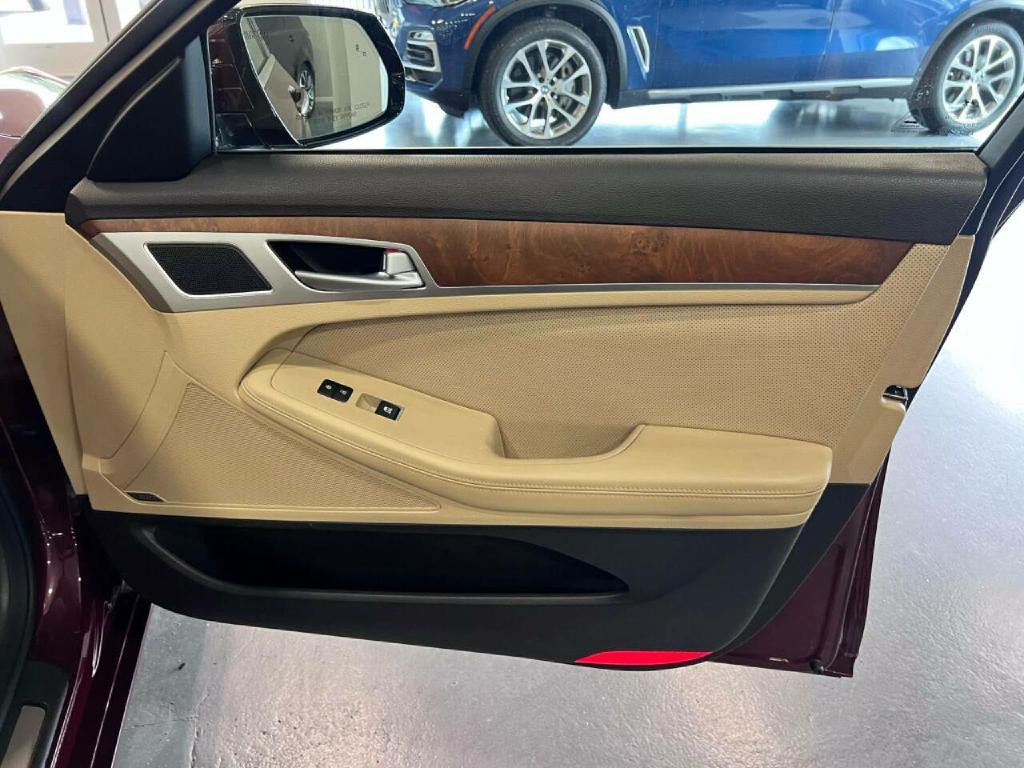 2016 Hyundai Genesis Image 27
