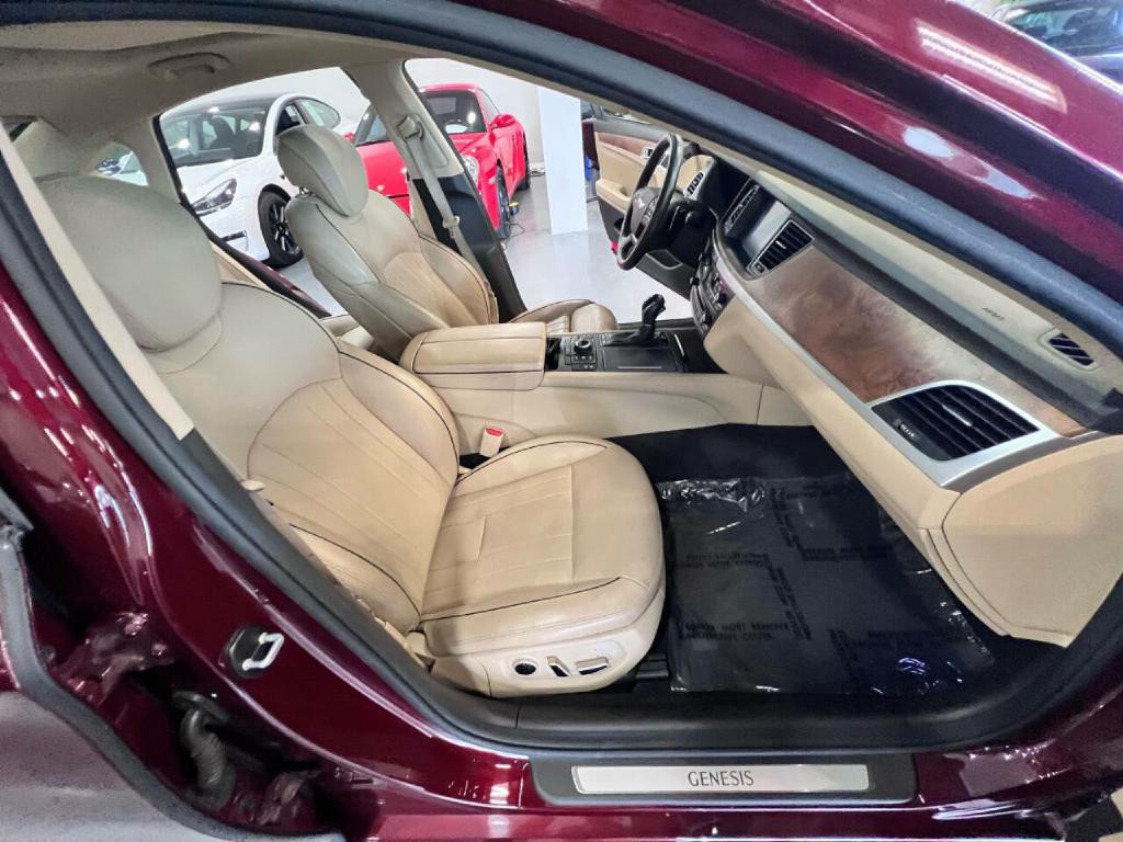 2016 Hyundai Genesis Image 28