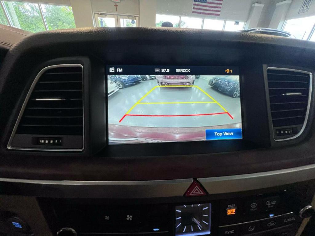 2016 Hyundai Genesis Image 30