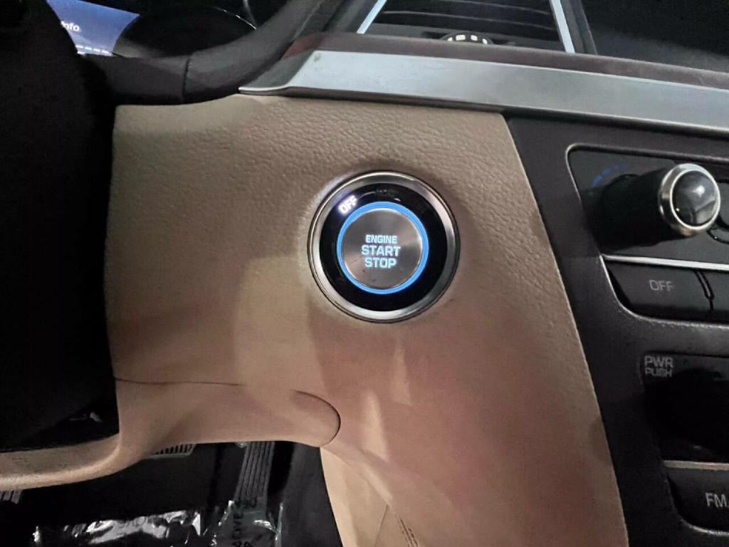 2016 Hyundai Genesis Image 33