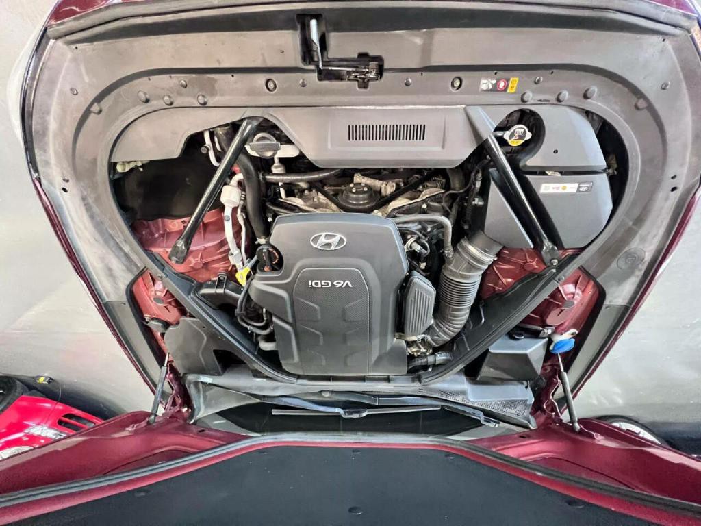 2016 Hyundai Genesis Image 38