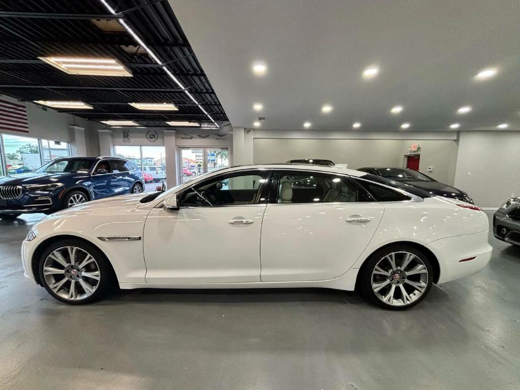 2017 Jaguar XJ Image 4