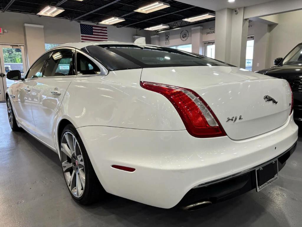 2017 Jaguar XJ Image 5