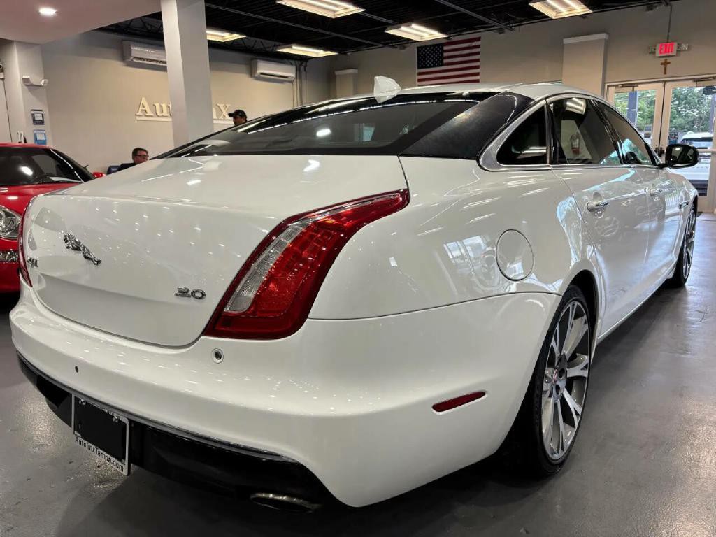 2017 Jaguar XJ Image 7