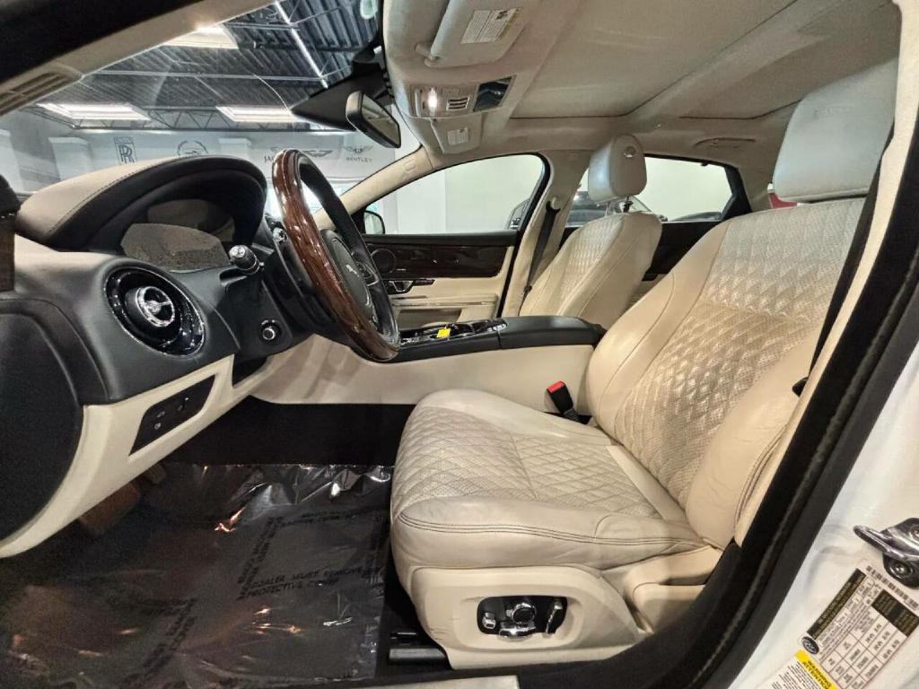 2017 Jaguar XJ Image 9