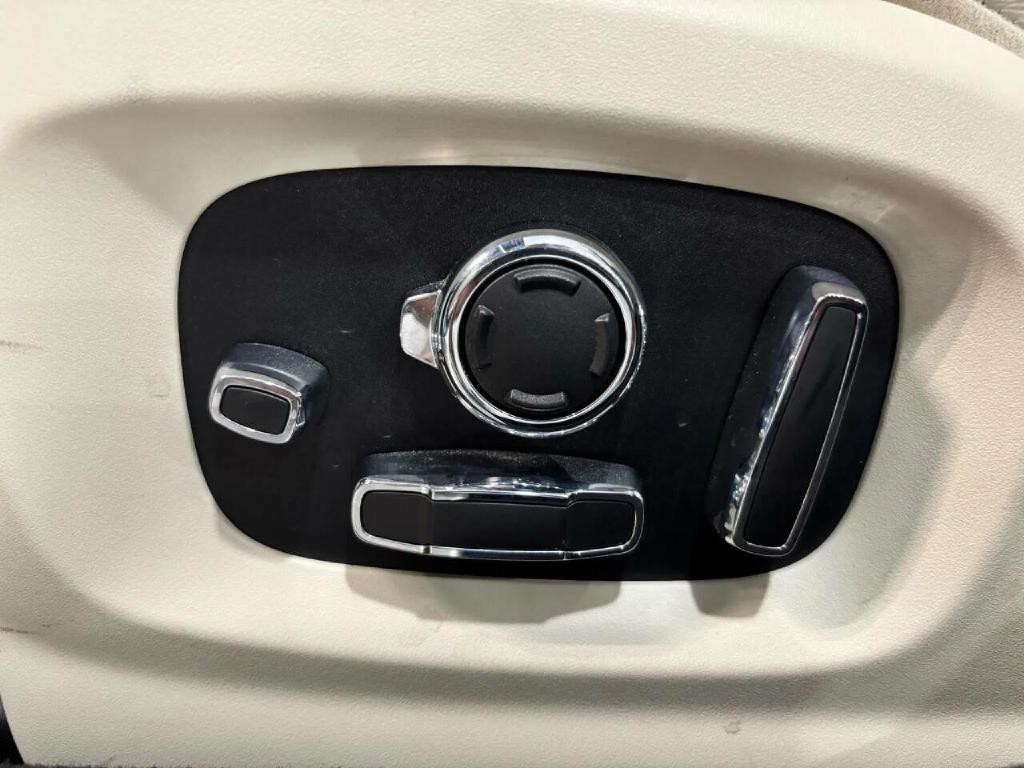 2017 Jaguar XJ Image 11
