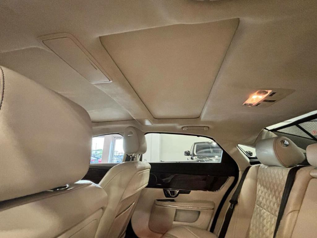 2017 Jaguar XJ Image 15
