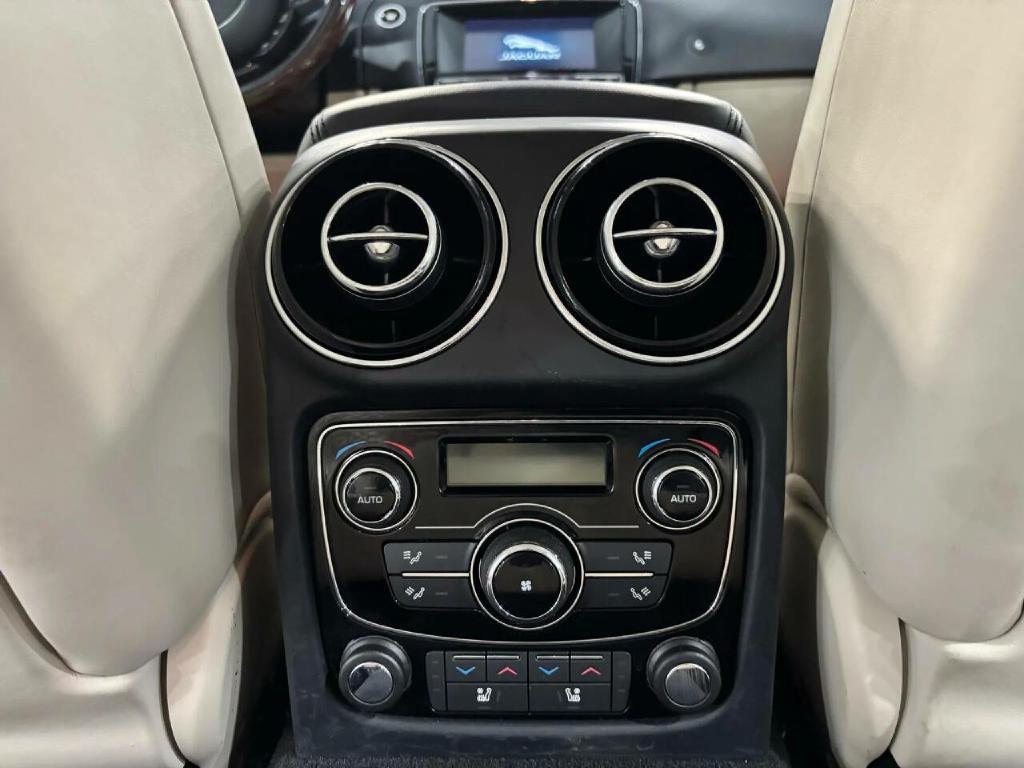 2017 Jaguar XJ Image 18