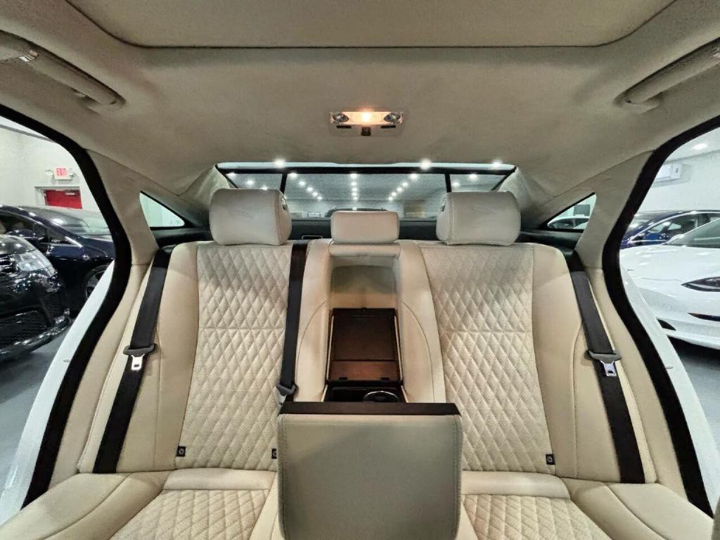 2017 Jaguar XJ Image 19