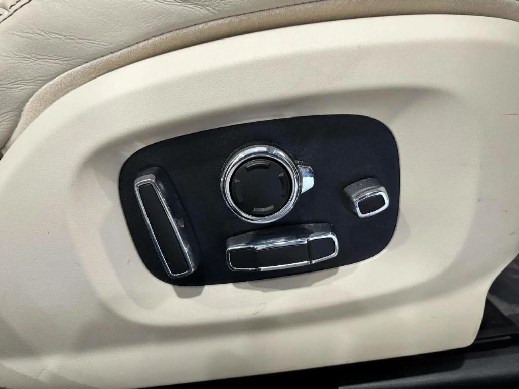 2017 Jaguar XJ Image 23