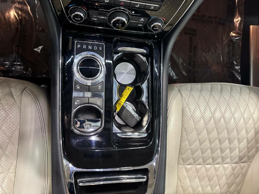 2017 Jaguar XJ Image 29