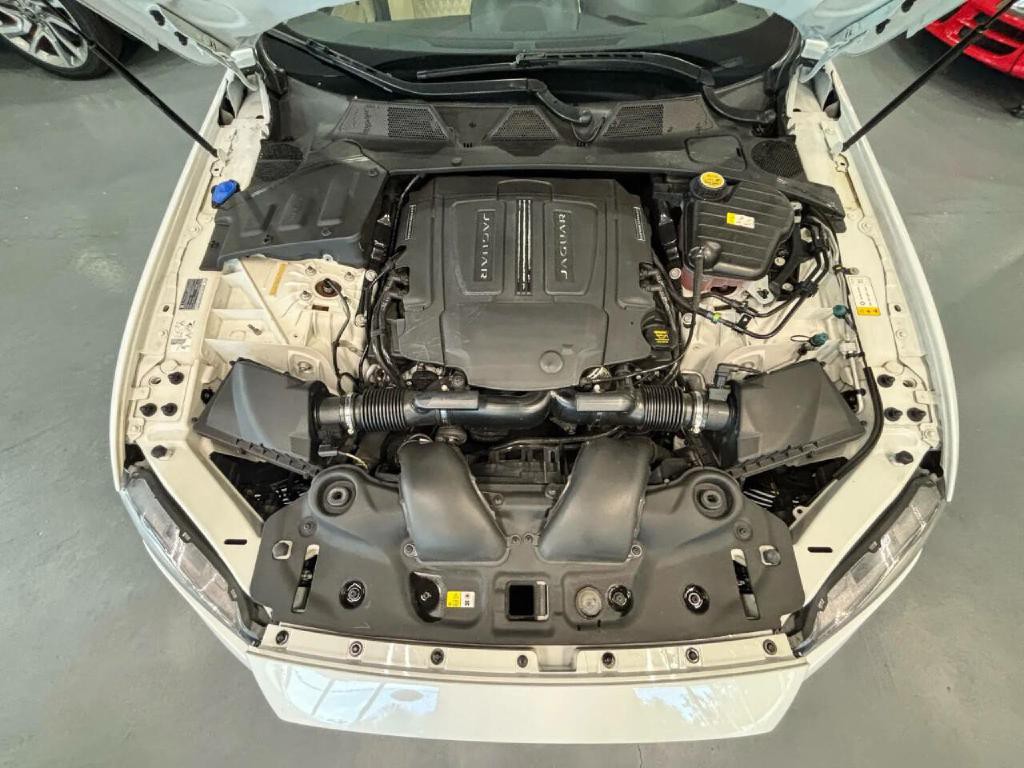 2017 Jaguar XJ Image 44