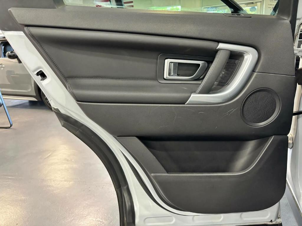 2016 Land Rover Discovery Sport Image 23