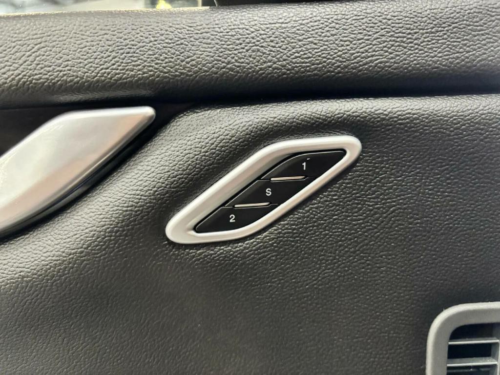 2016 Maserati Ghibli Image 35