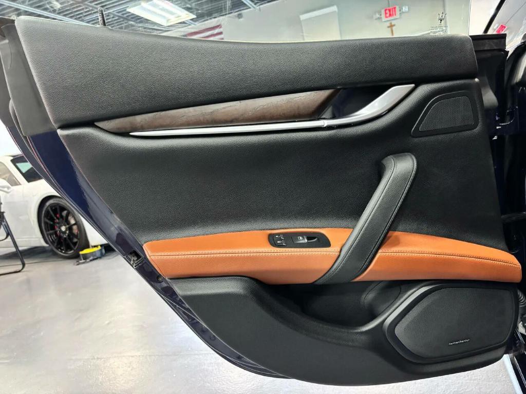 2016 Maserati Ghibli Image 39