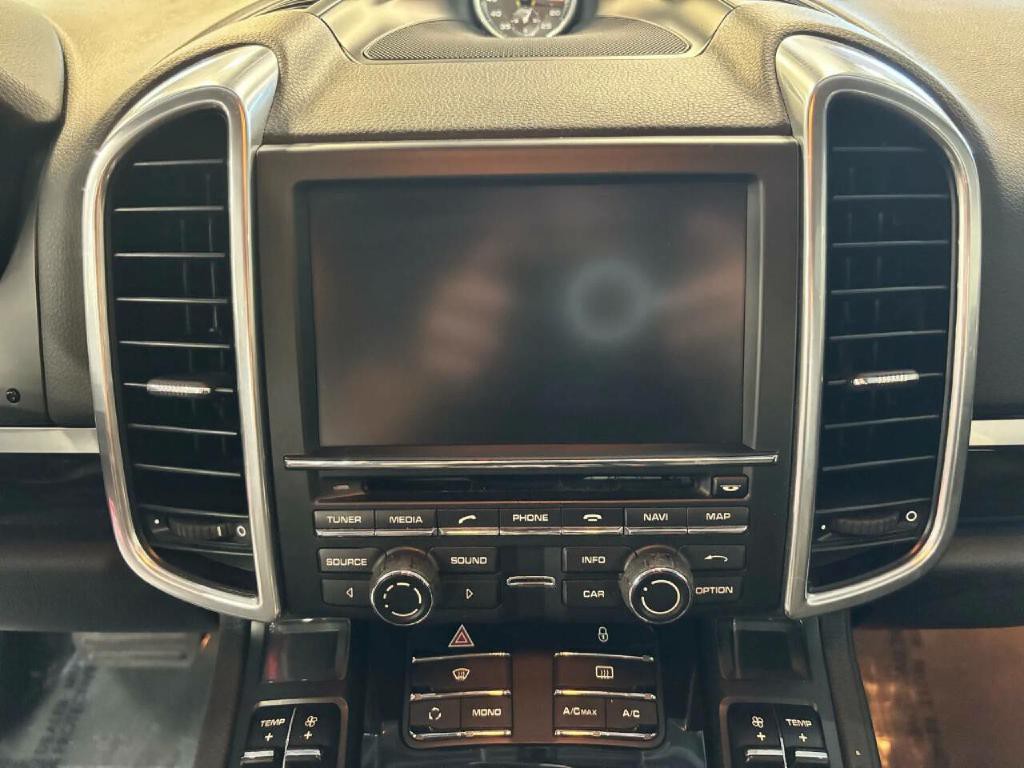 2012 Porsche Cayenne Image 25