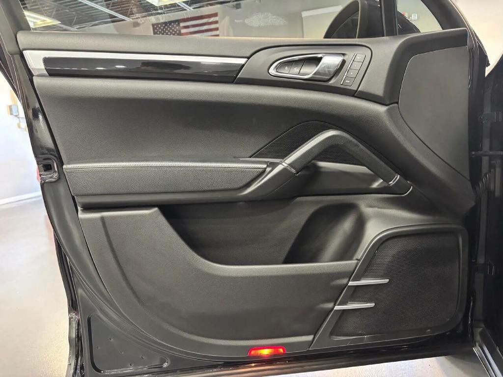 2012 Porsche Cayenne Image 34