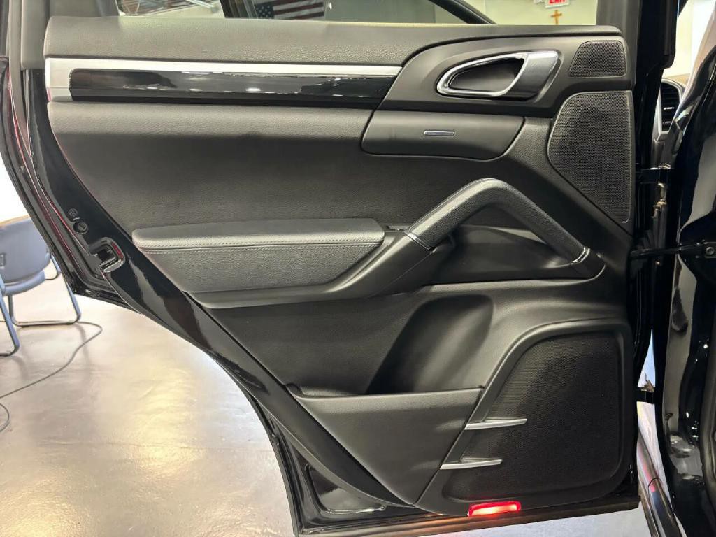 2012 Porsche Cayenne Image 36