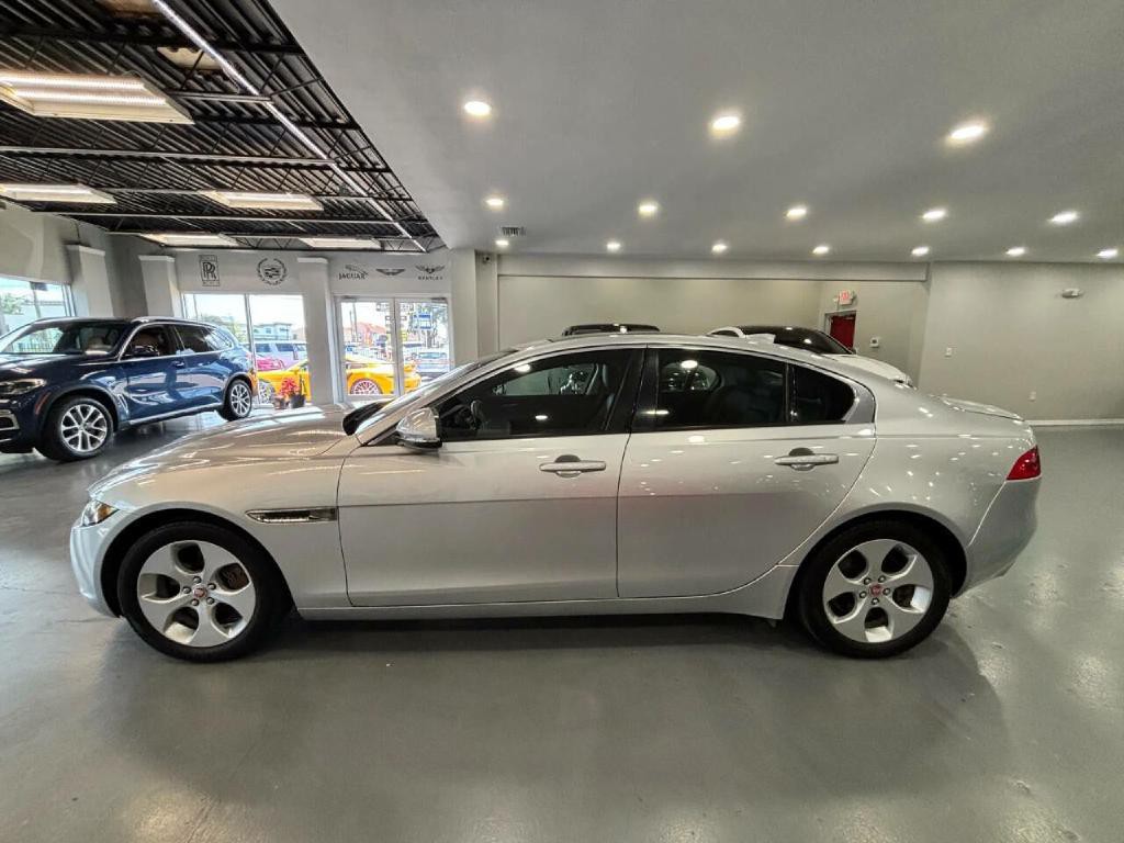 2018 Jaguar XE Image 4