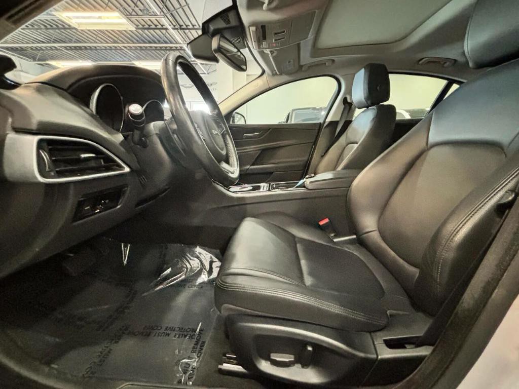 2018 Jaguar XE Image 7