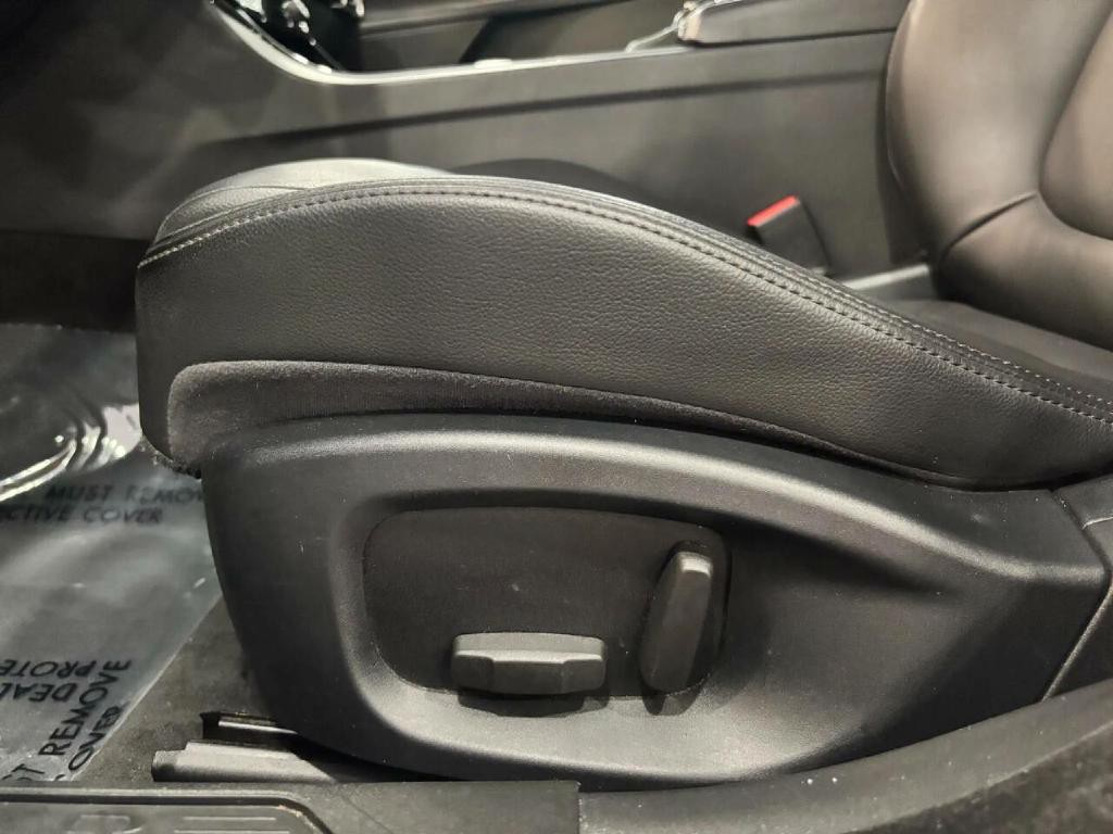 2018 Jaguar XE Image 8