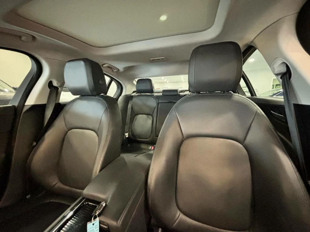 2018 Jaguar XE Image 9