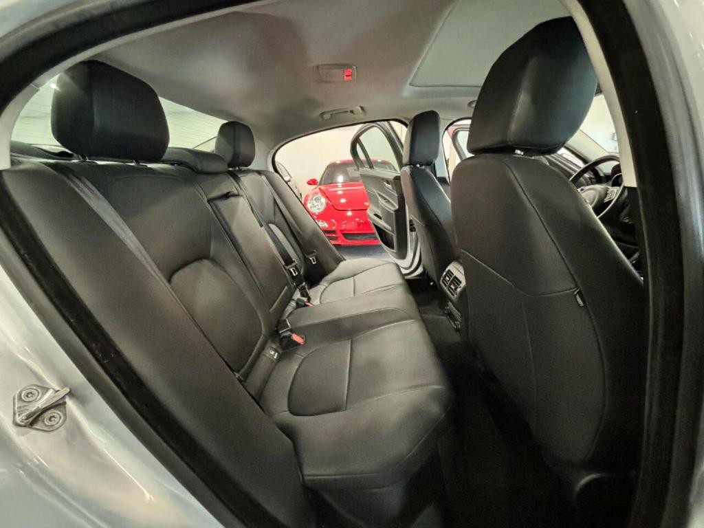 2018 Jaguar XE Image 13
